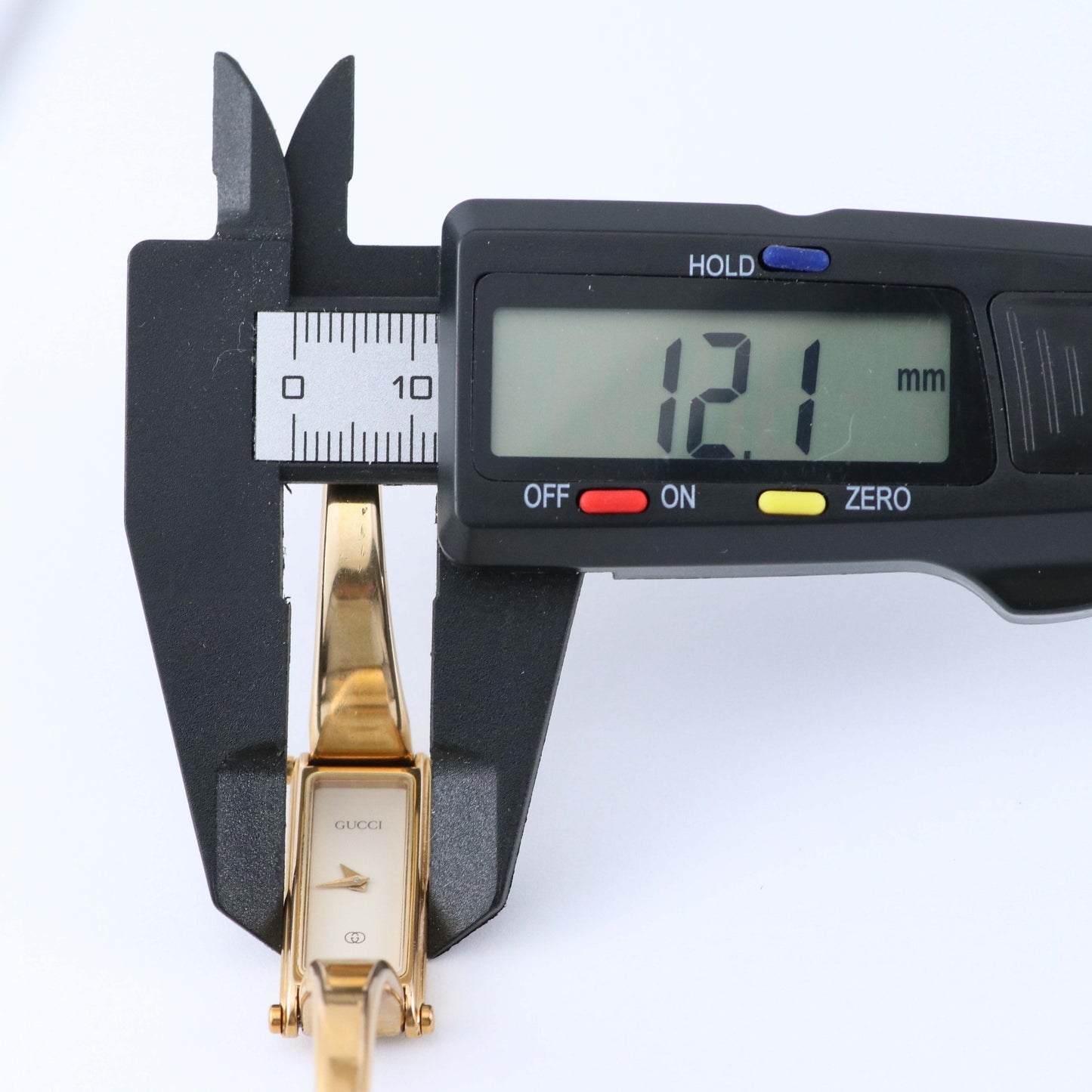 Vintage Gucci 1500L Gold Bracelet Watch – Swiss Made, 1990s