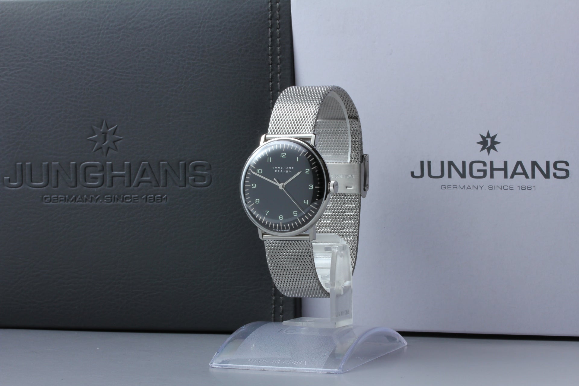 JUNGHANS バウハウス ﾏｯｸｽﾋﾞﾙ ドイツ製 高級ミニマルデザイン｜サファイアクリスタル｜メッシュベルト メンズ