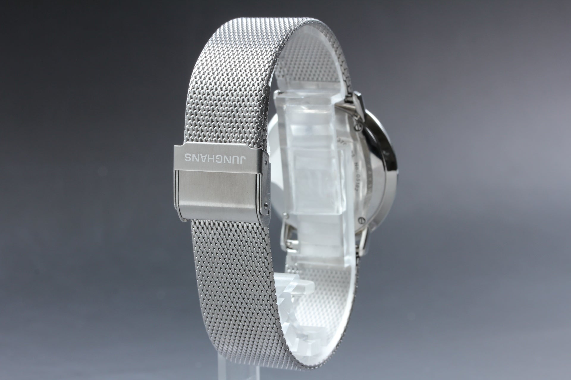 JUNGHANS バウハウス ﾏｯｸｽﾋﾞﾙ ドイツ製 高級ミニマルデザイン｜サファイアクリスタル｜メッシュベルト メンズ