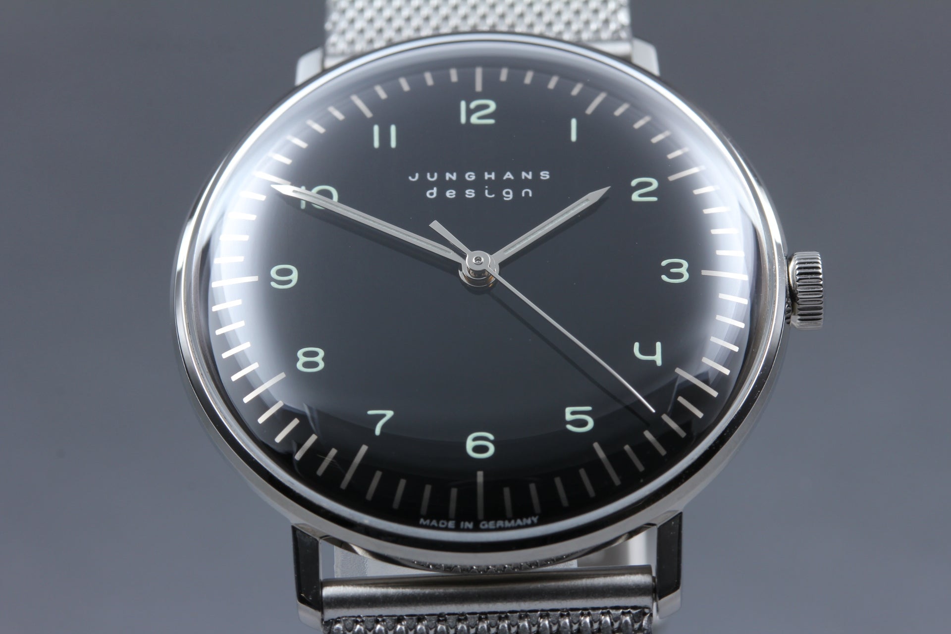 JUNGHANS バウハウス ﾏｯｸｽﾋﾞﾙ ドイツ製 高級ミニマルデザイン｜サファイアクリスタル｜メッシュベルト メンズ