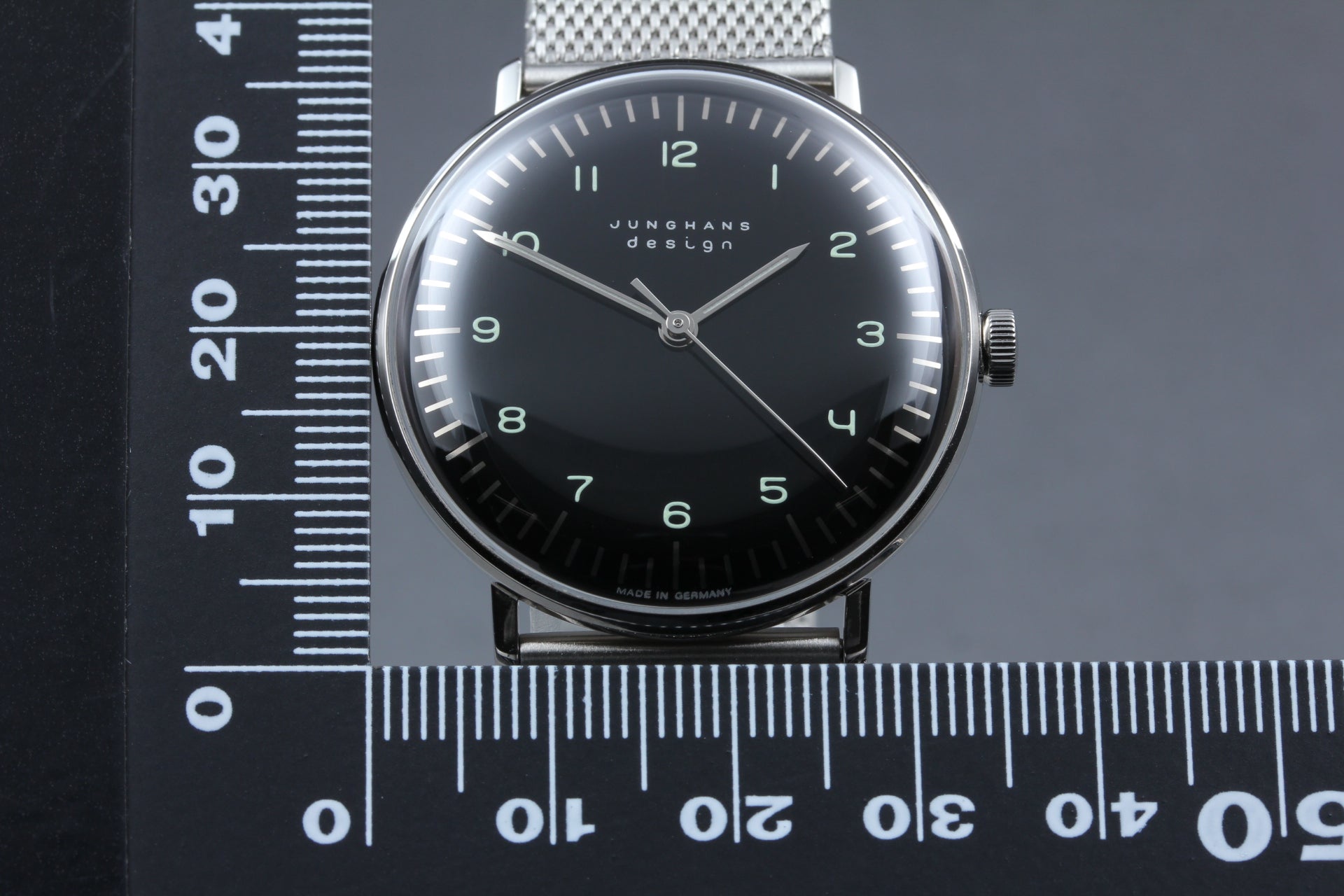 JUNGHANS バウハウス ﾏｯｸｽﾋﾞﾙ ドイツ製 高級ミニマルデザイン｜サファイアクリスタル｜メッシュベルト メンズ