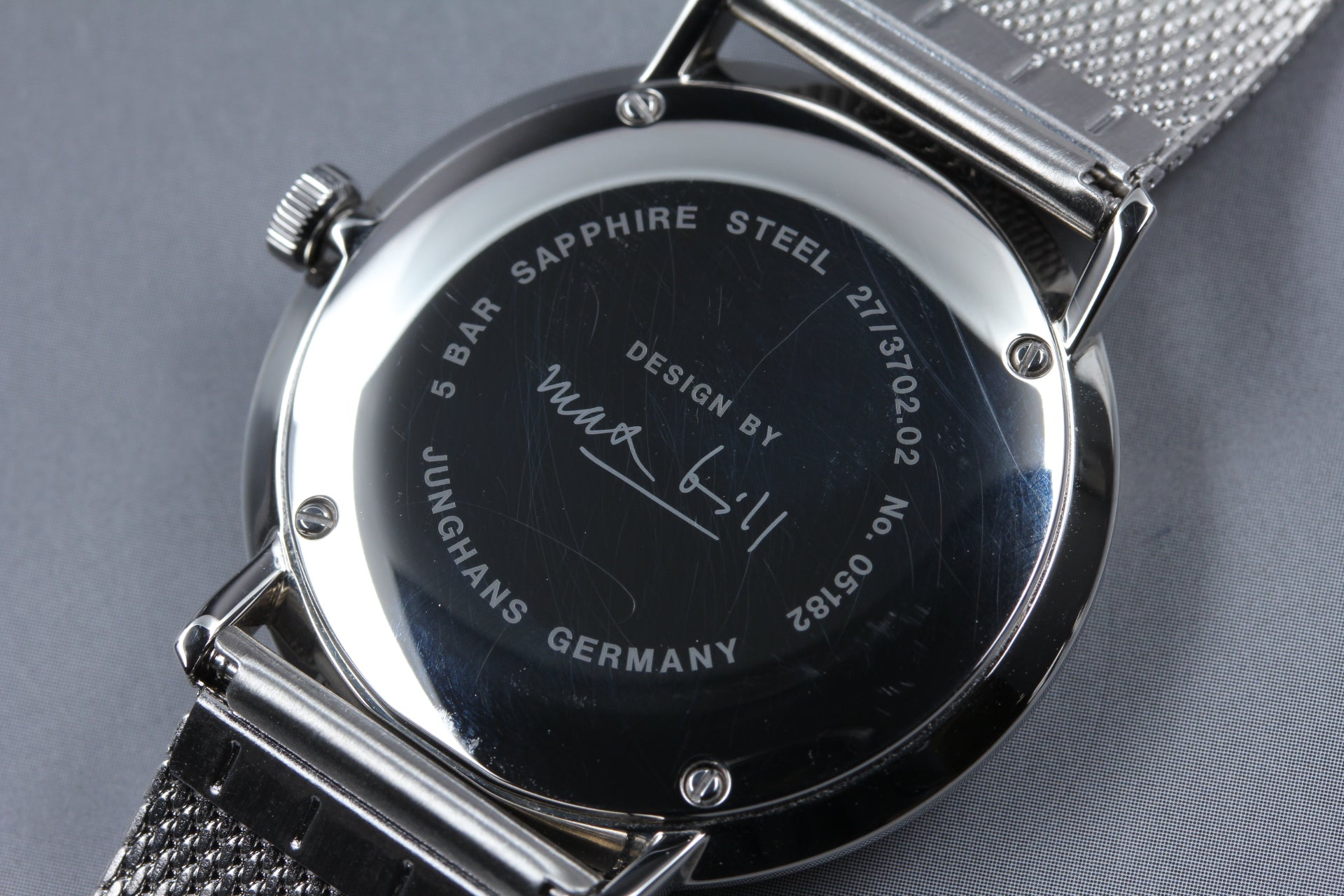 JUNGHANS バウハウス ﾏｯｸｽﾋﾞﾙ ドイツ製 高級ミニマルデザイン｜サファイアクリスタル｜メッシュベルト メンズ