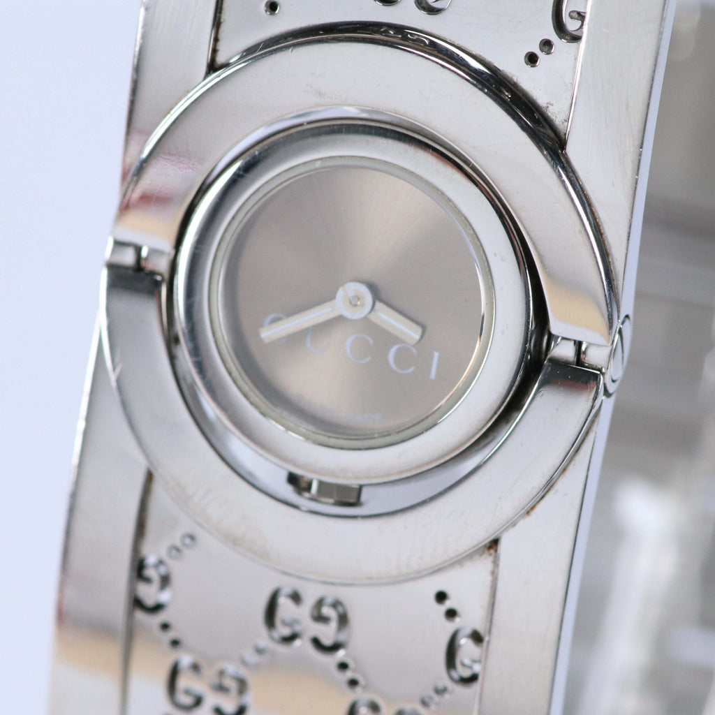 GUCCI ヴィンテージ バングルウォッチ レディース シルバー GG柄 スイス製 クォーツ 約23mm