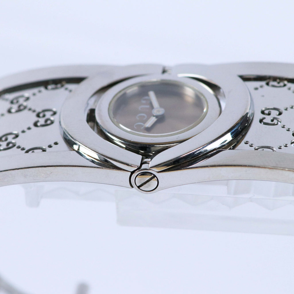 GUCCI ヴィンテージ バングルウォッチ レディース シルバー GG柄 スイス製 クォーツ 約23mm