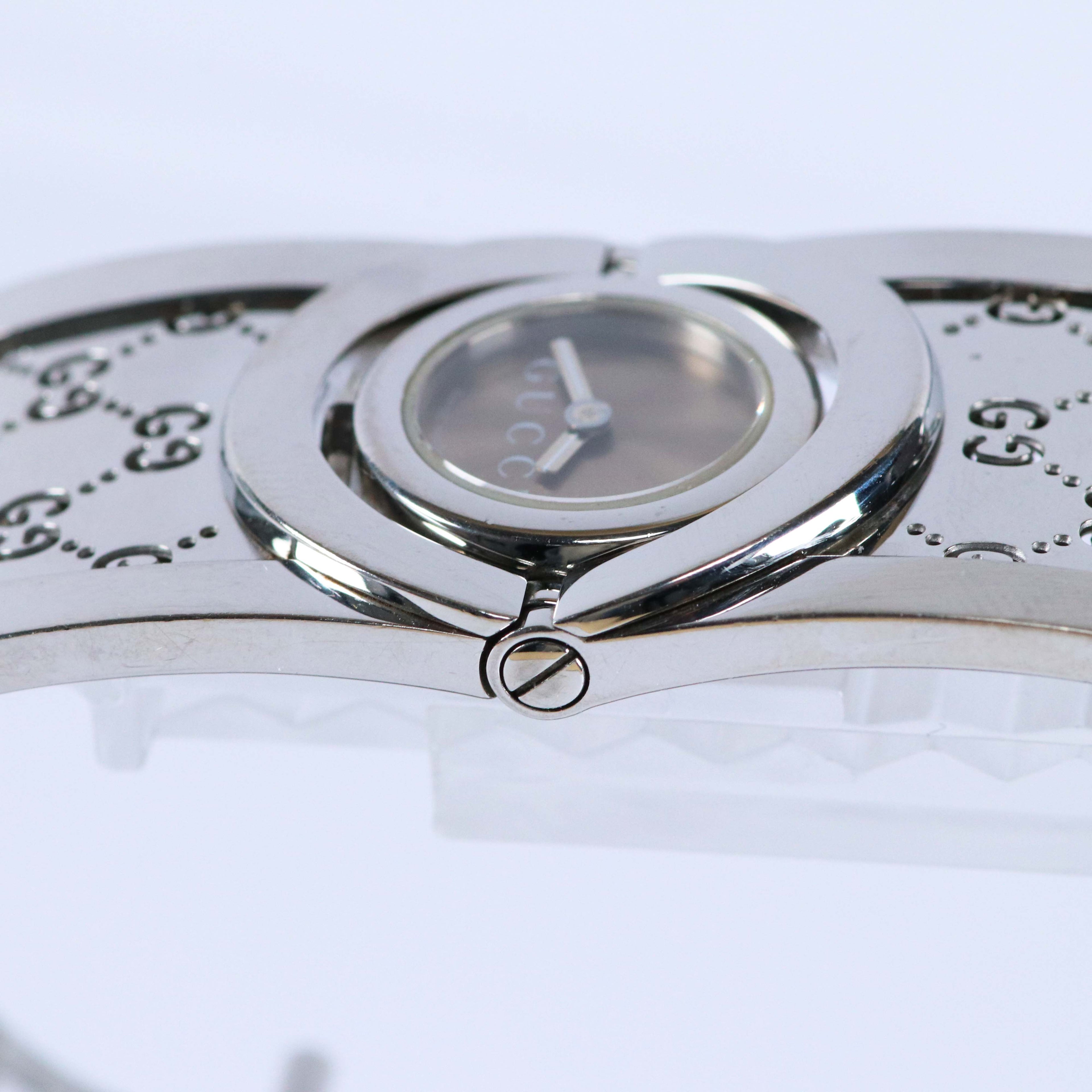 GUCCI ヴィンテージ バングルウォッチ レディース シルバー GG柄 スイス製 クォーツ 約23mm