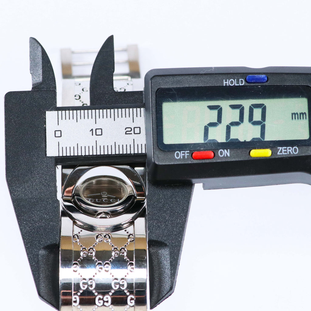 GUCCI ヴィンテージ バングルウォッチ レディース シルバー GG柄 スイス製 クォーツ 約23mm