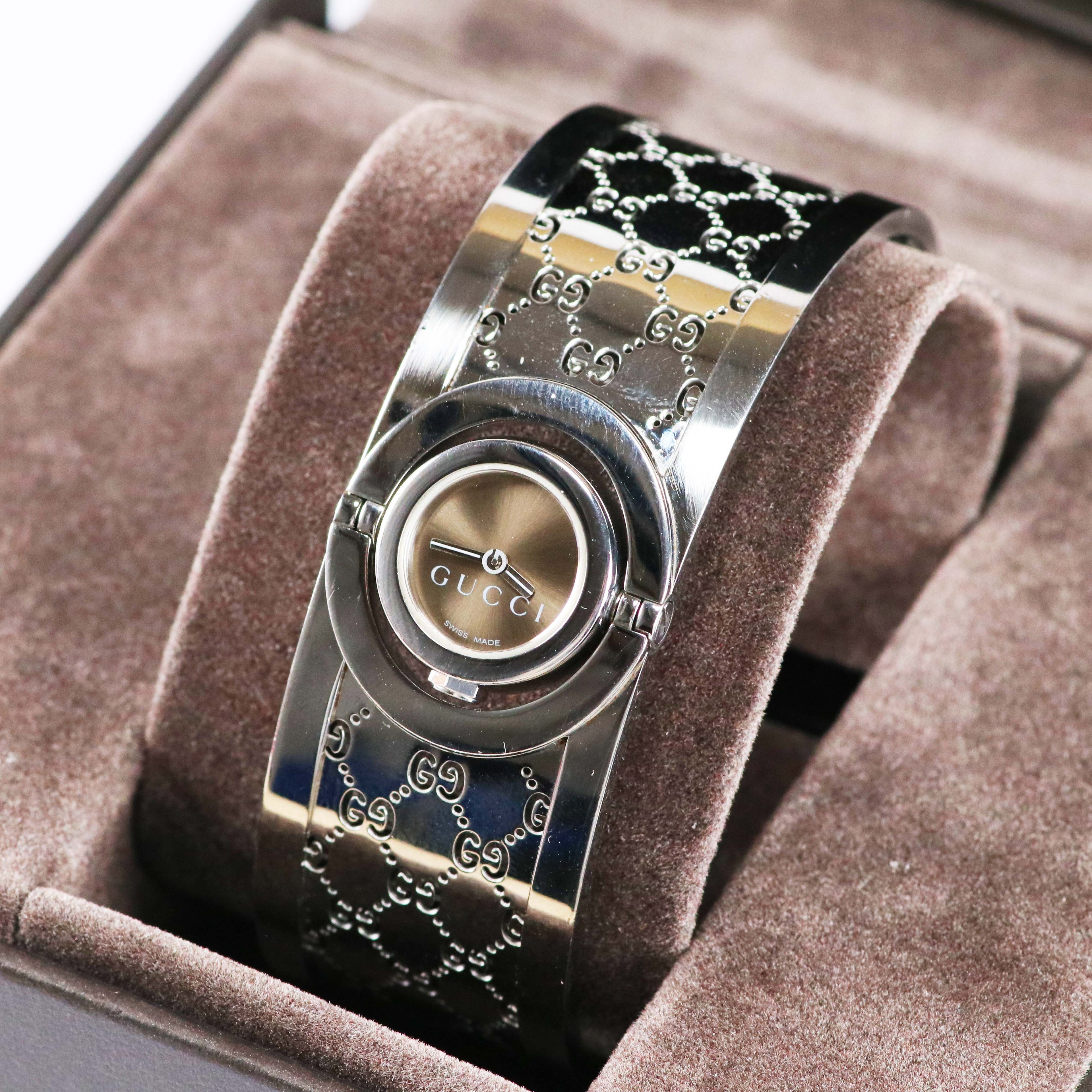 GUCCI ヴィンテージ バングルウォッチ レディース シルバー GG柄 スイス製 クォーツ 約23mm